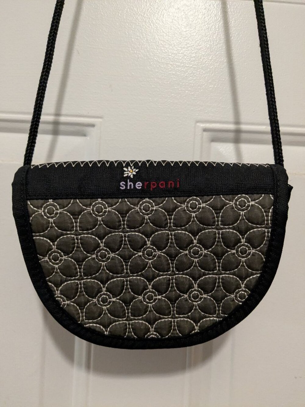 Sherpani Shoulder Wallet, black floral